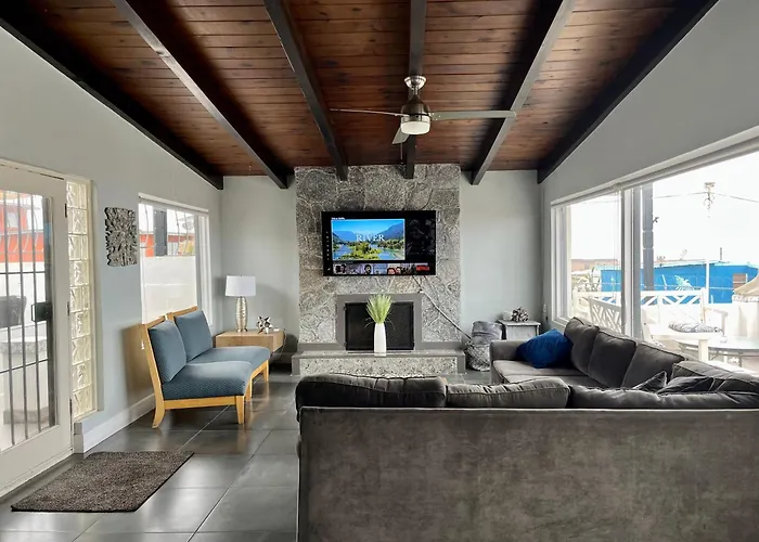 Rosarito Beach House-- Spacious, Central, Beach View, & Sleeps 14